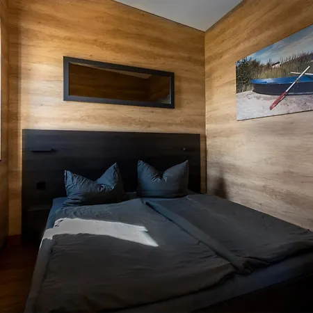 Sunrise Am Muehlfeldsee Lobnitz (Saxony)