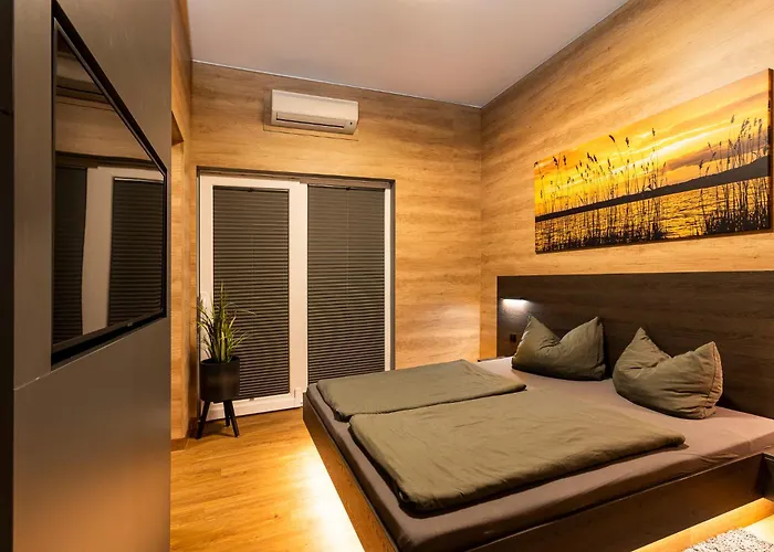 Sunrise Am Muehlfeldsee * Lobnitz (Saxony)